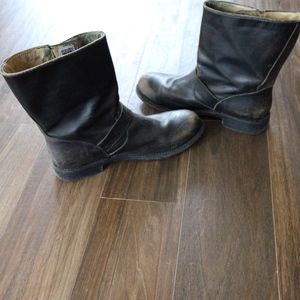 FRYE Veronica Short, Black Brush Full Grain